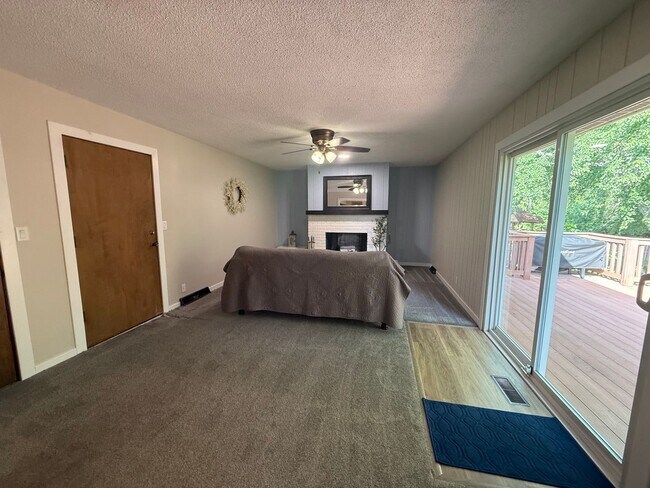 Building Photo - 112 Cottonwood Dr