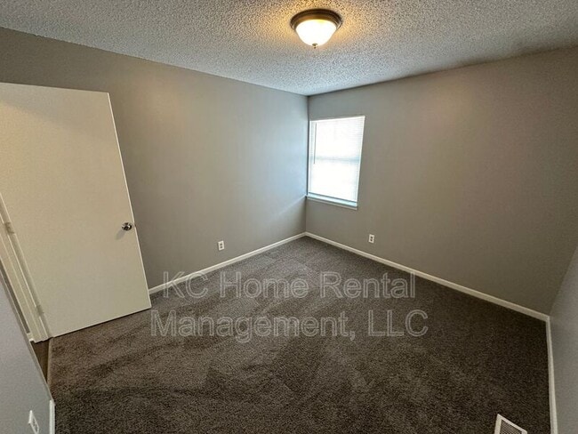 Building Photo - 506 A Skyvue Dr