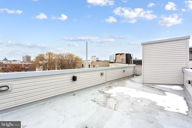 Building Photo - 1640 Edgley St