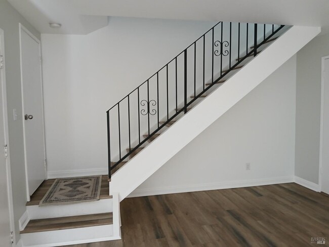 Building Photo - 381 Wall Pl