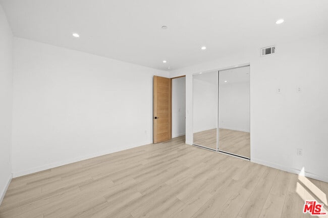 Building Photo - 2123 Cloverdale Ave