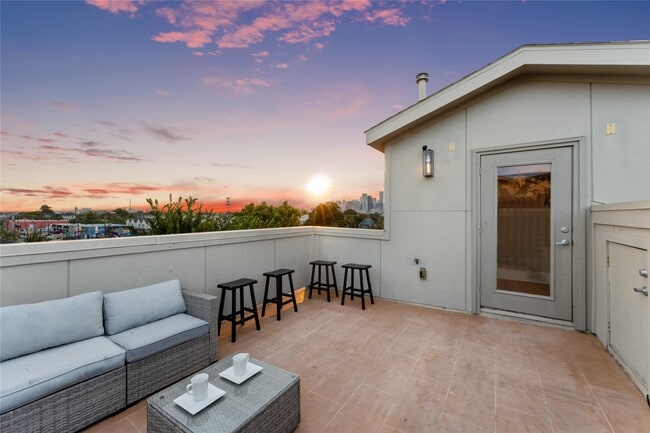 Building Photo - 3802 Lovejoy St