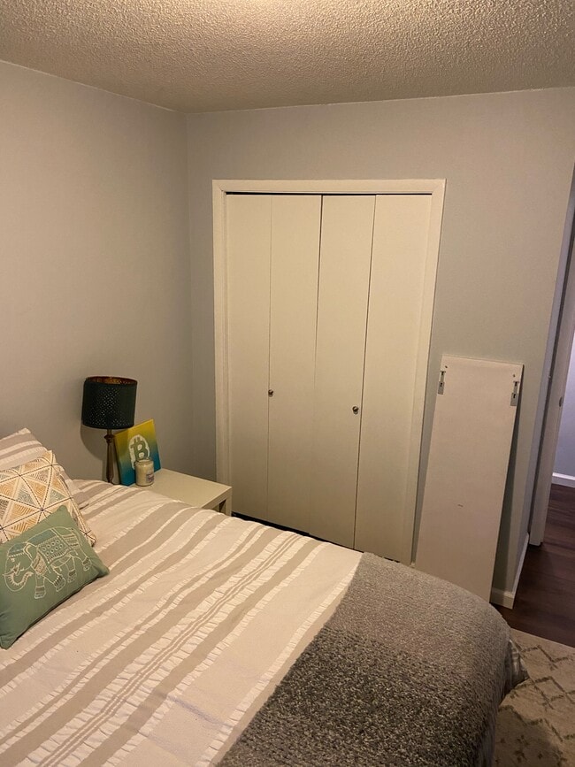 Building Photo - 2131 Cedar Ln