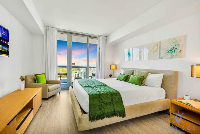 Building Photo - 2602 E Hallandale Beach Blvd