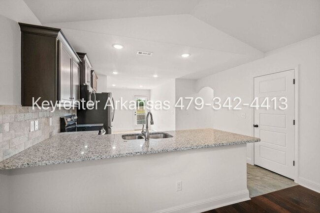 Building Photo - Bentonville living | 4bed 2bath