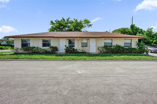 Primary Photo - 1200 W 31st St