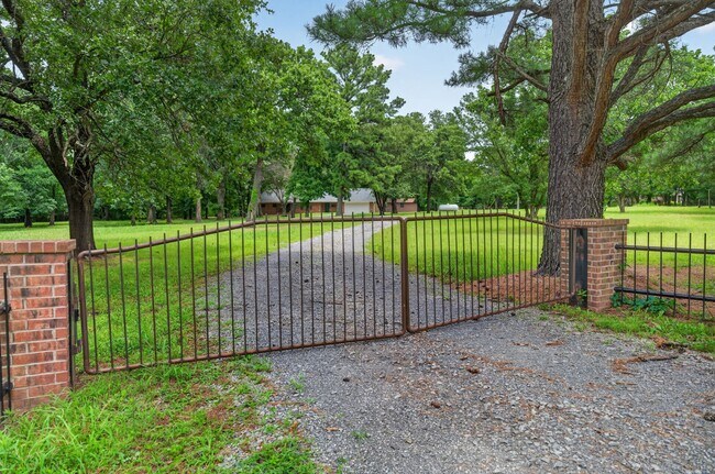 Building Photo - 7700 W 43rd St S