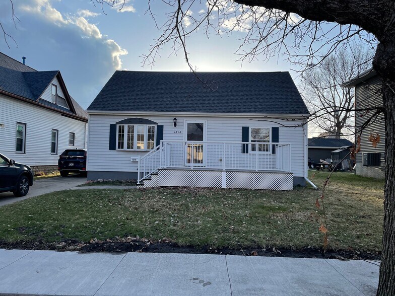 Building Photo - 1316 9th St NW