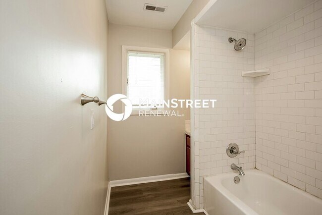 Building Photo - 3 Bedroom Pet-Friendly Home in Indianapolis, IN with Main Street Renewal