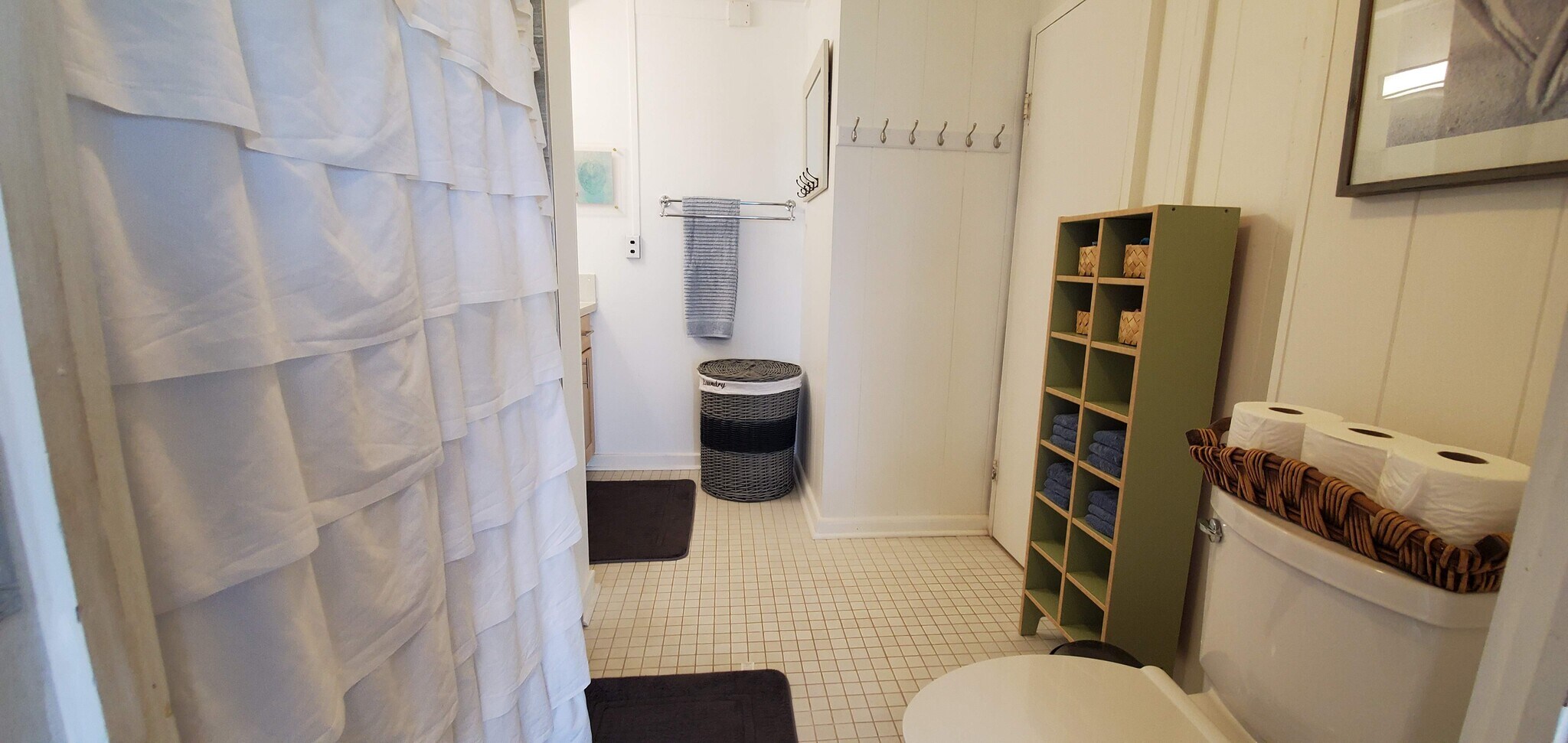 Master Bathroom - 68-243 Au St