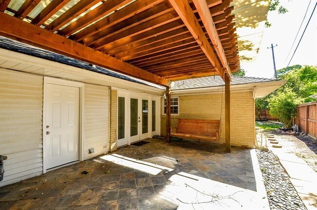 Building Photo - 3023 Prescott St
