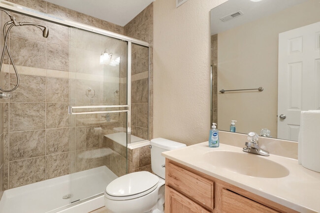 Building Photo - 692 Louis Dr