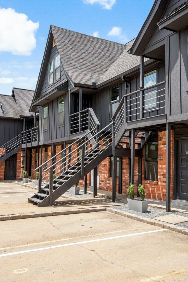 Building Photo - ONYX at 37th