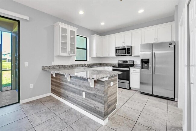 Building Photo - 2471 Seven Oaks Dr