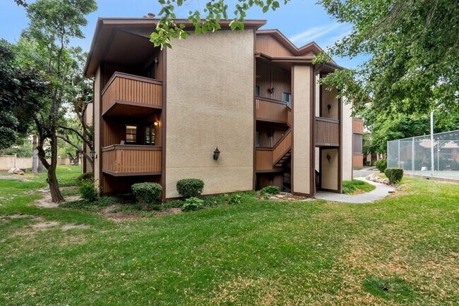 Building Photo - Cozy Midvale Condo - AVAILABLE NOW!
