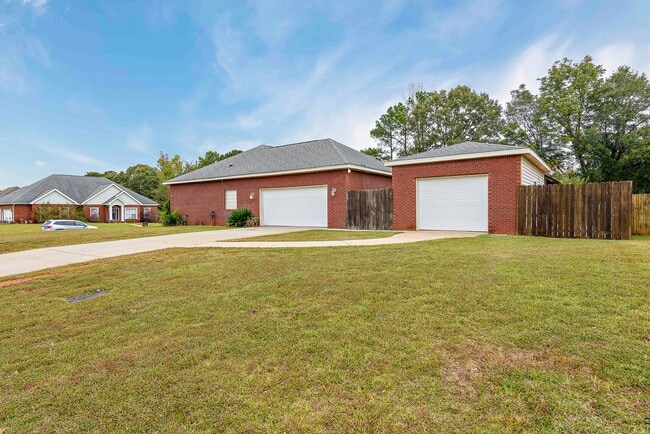 Building Photo - 25 County Rd 749