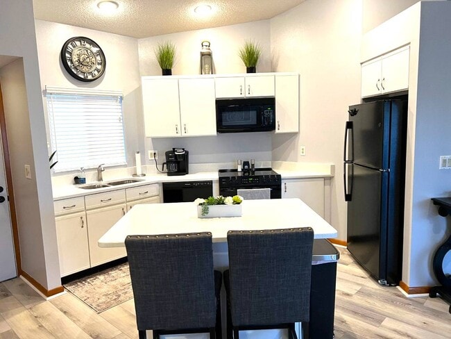 Building Photo - 4801 Casablanca Cir