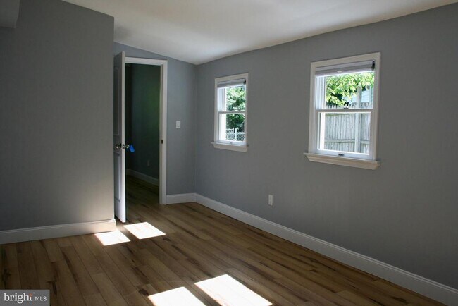 Building Photo - 124 Stratford Ave