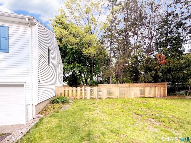 Building Photo - 4 Cranbury Woods Rd