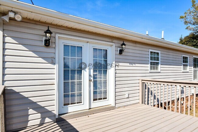 Building Photo - 1082 Hampton Rd