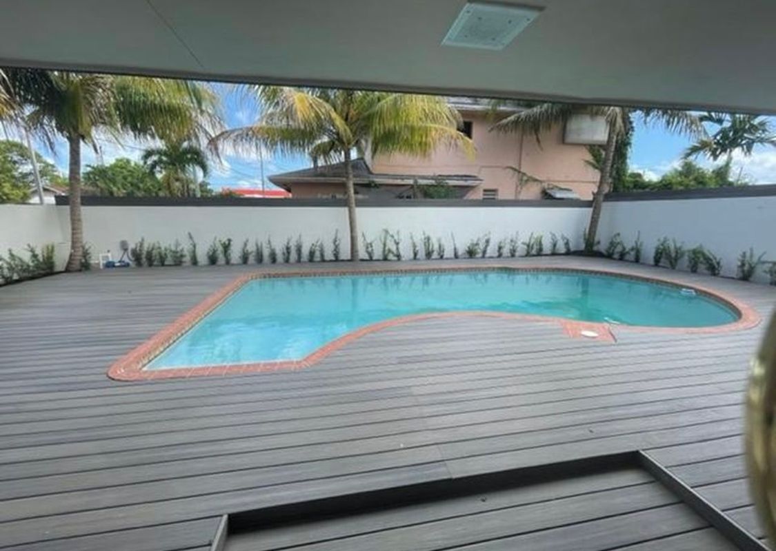 Building Photo - 2780 SW 31st Ave