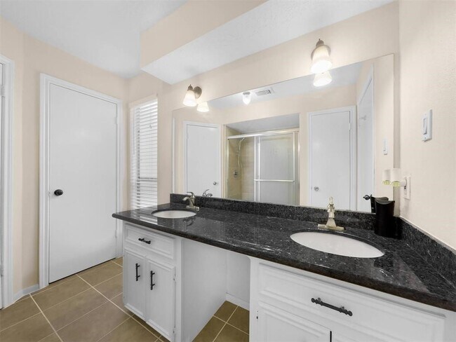 Building Photo - 12406 Sarti St