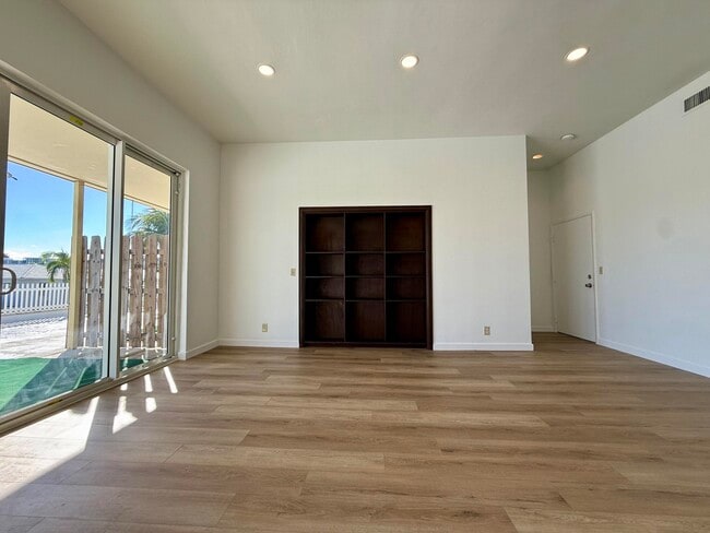 Building Photo - 1165 E Atlantic Ave