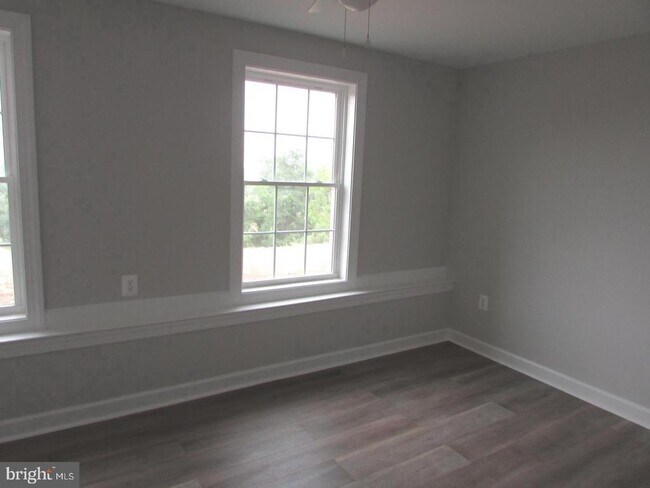 Building Photo - 1230 Elm St