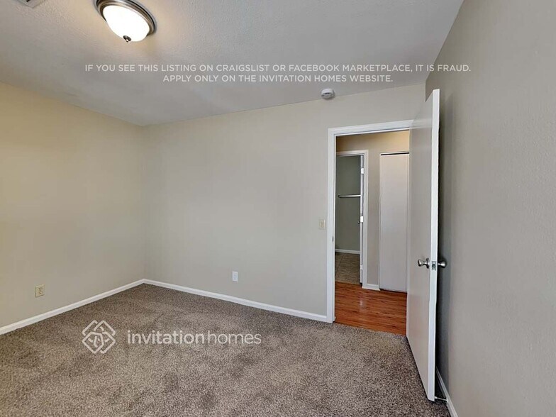 Building Photo - 668 E Manor Dr