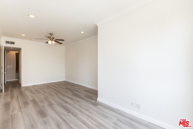 Building Photo - 2324 S Beverly Glen Blvd