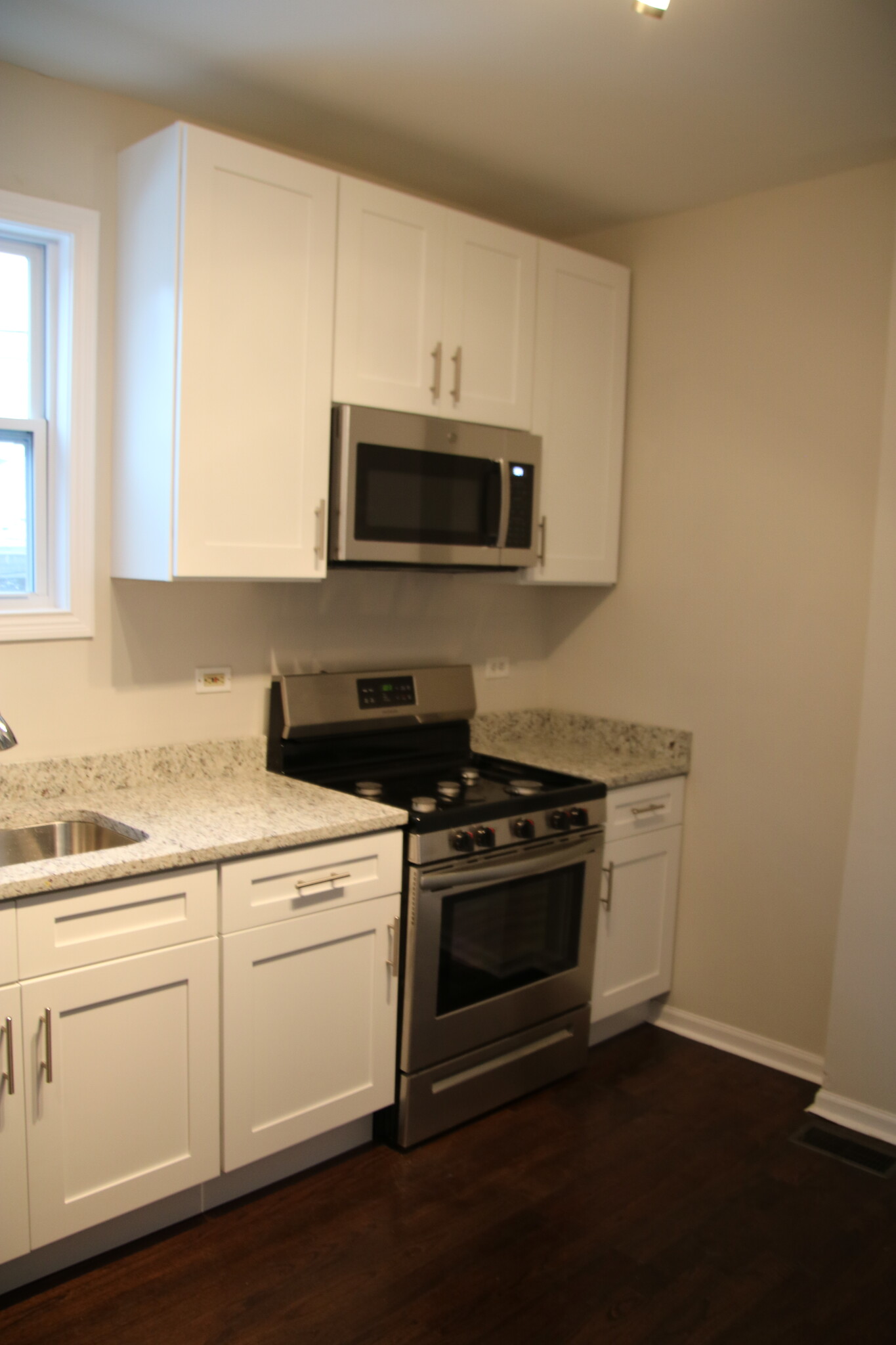 Kitchen - 939 W 34th St