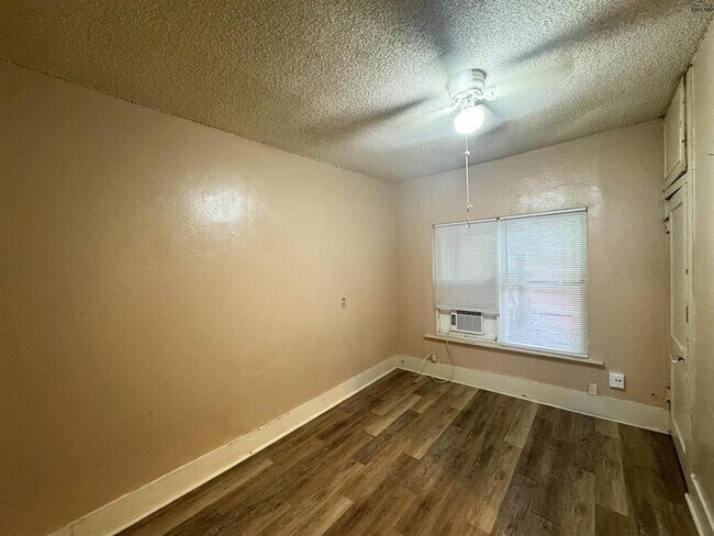 Building Photo - 1205 Austin St