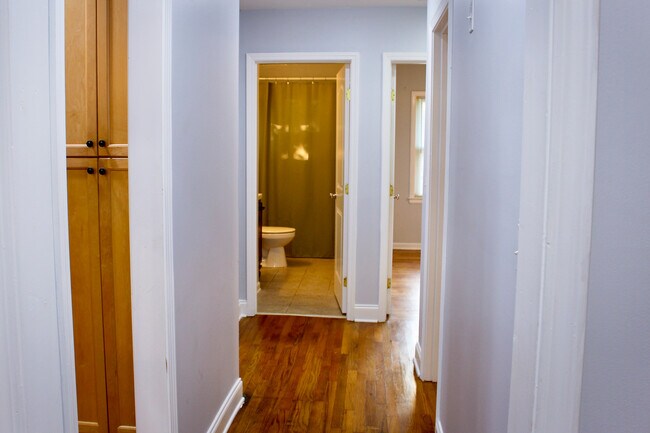 Building Photo - 2287 Vistamont Dr