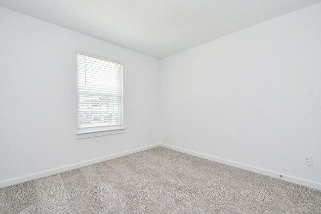 Building Photo - 3024 Crown Gate Dr