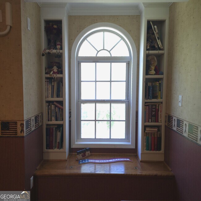 Building Photo - 3666 Lakewood Ct