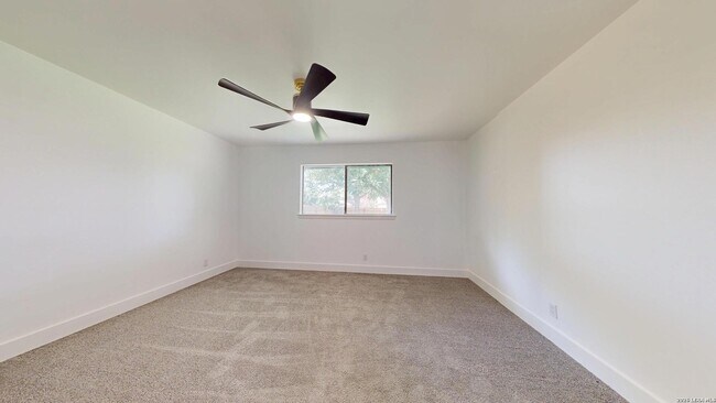 Building Photo - 318 Renee Dr
