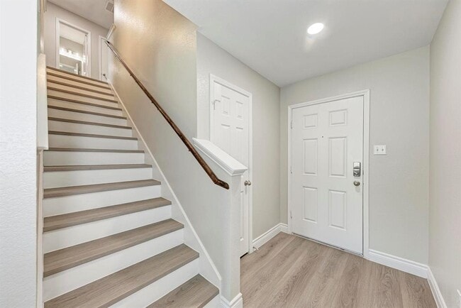 Building Photo - 3413 Bach Dr