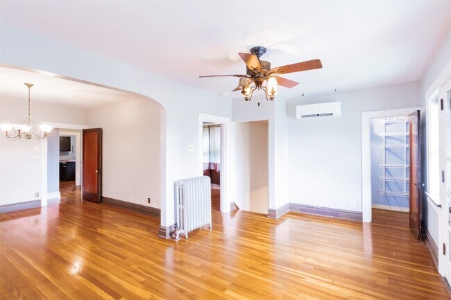 Building Photo - 4989 Tholozan Ave