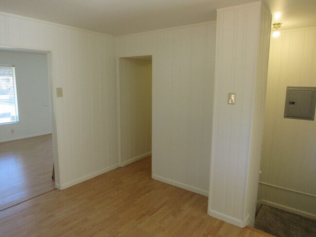 Building Photo - 2 Bedrooms plus 2 non confirming bedrooms in the basement close to light rail