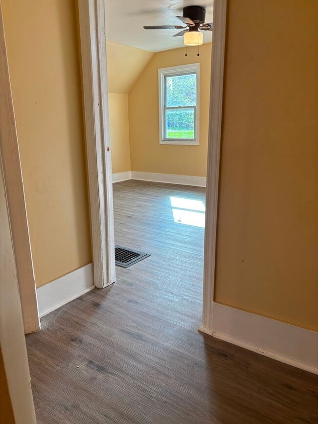 Building Photo - 3539 W 58th St