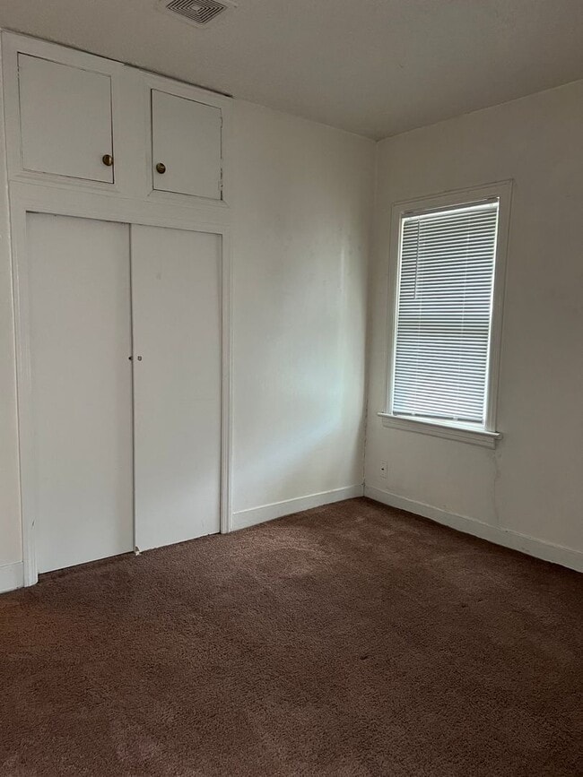 Building Photo - 2 bedroom 1 bath home