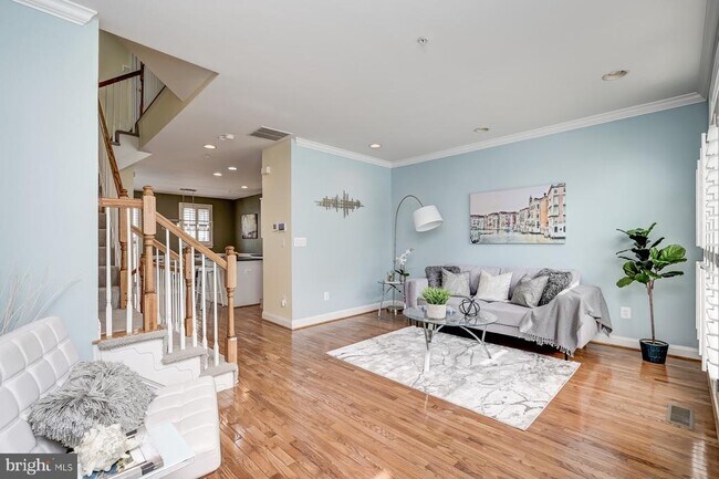 Building Photo - 1236 Harbor Island Walk