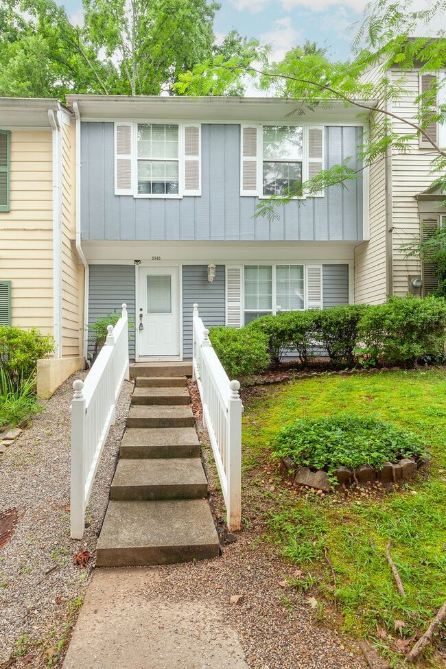 Building Photo - Two-Story Townhome Quiet Neighborhood w/ G...