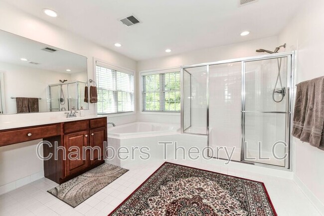 Building Photo - 25798 S Village Dr