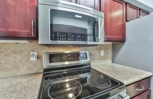 Building Photo - 2700 Revere St