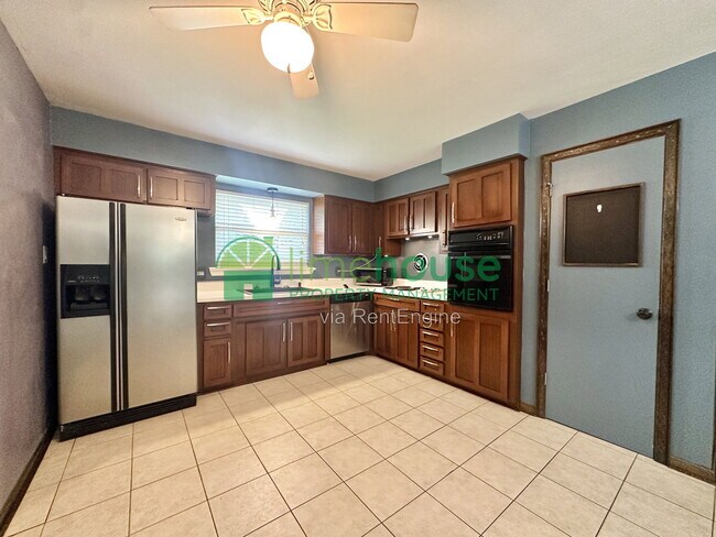 Building Photo - 417 Lynn Shores Dr