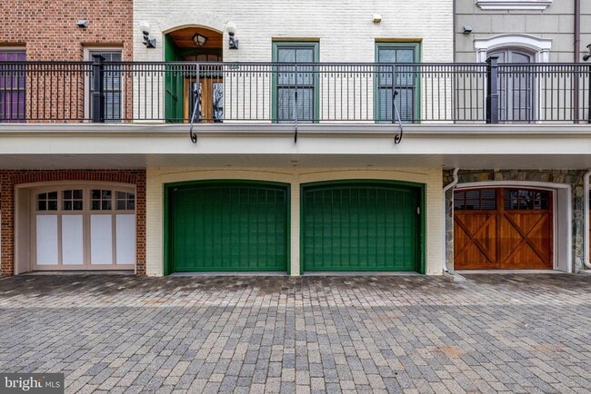 Building Photo - 229 Locust St SE