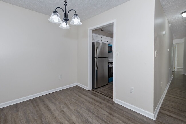 Building Photo - Carolyne Ridge Apartments