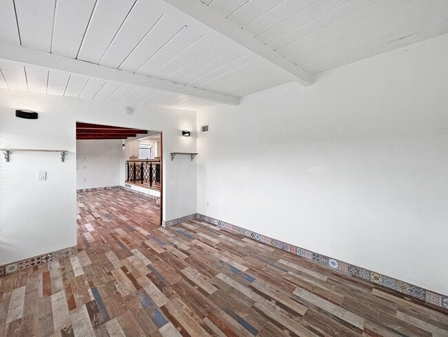 Building Photo - Charming & Spacious 3B/2BA House in La Mes...