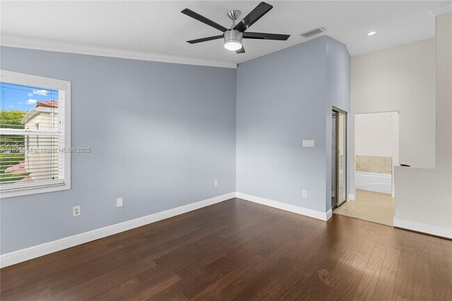 Building Photo - 20003 NE 6th Ct Cir